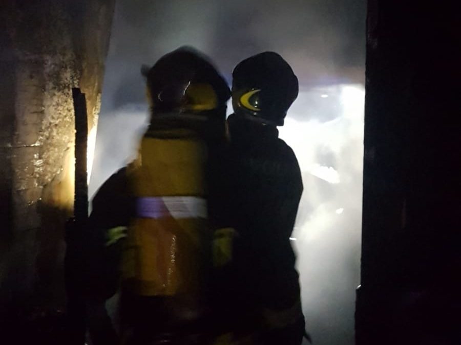 VIDEO – Incendio distrugge un noto pub a Catanzaro  All’interno rinvenuti due cadaveri: avviate indagini