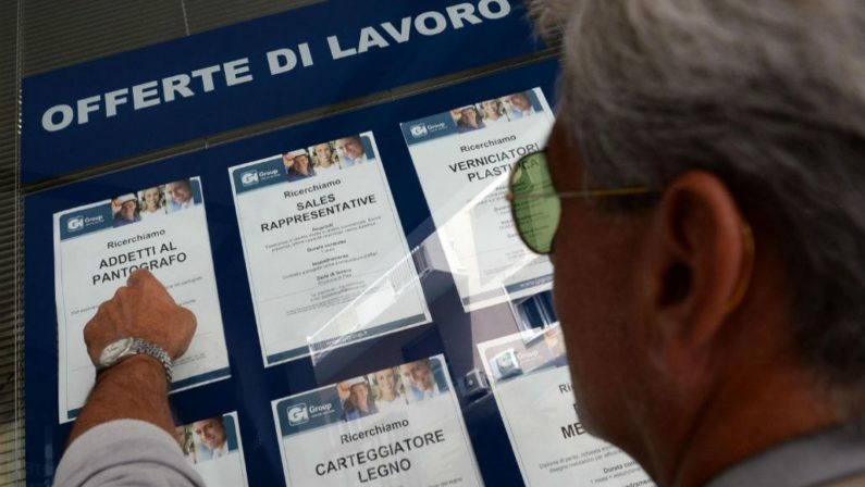 Istat, il dramma dell'occupazione: il Covid travolge il mercato del lavoro a Crotone e Vibo