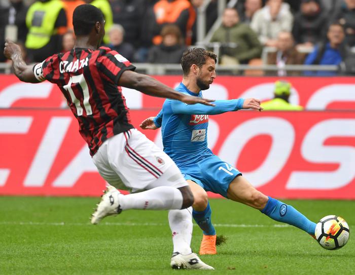 Il Napoli frena: 0-0 con il Milan, la Juve si allontana
