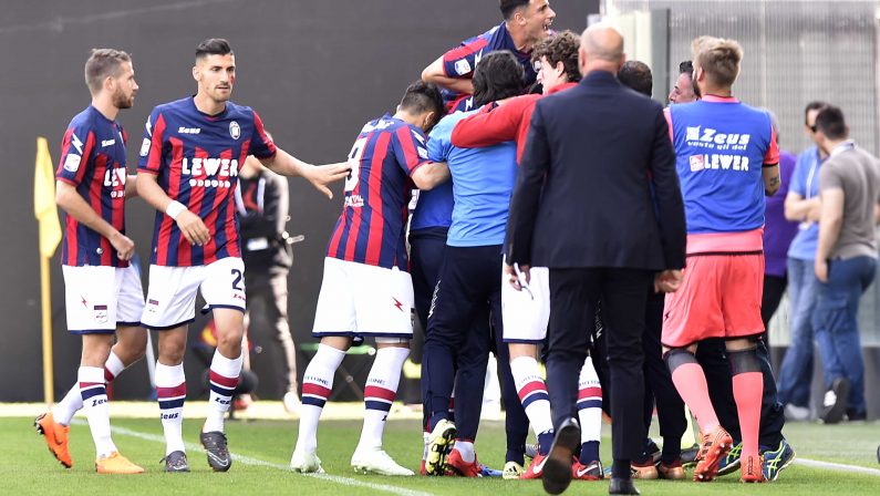 Calcio, il Crotone chiede di sospendere i campionati  Serie A e B a rischio per la “vicenda Chievo”