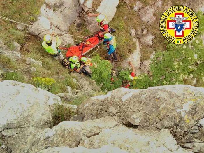 Attimi di paura sul Panno Bianco nel Parco nazionale del PollinoUna escursionista precipita per 25 metri ma viene salvata