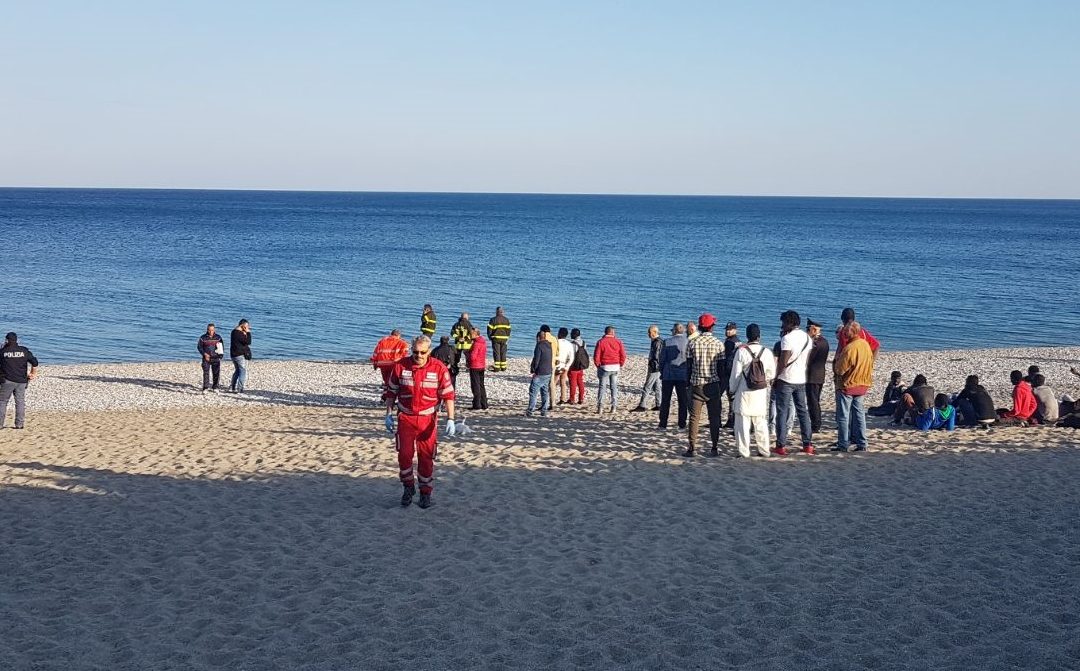 FOTO – Due ragazzi dispersi in mare a Catanzaro  Le immagini delle ricerche messe in atto
