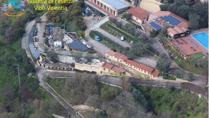 Opere edilizie abusive in un villaggio turisticoSequestrate strutture per un valore di 600 mila euro