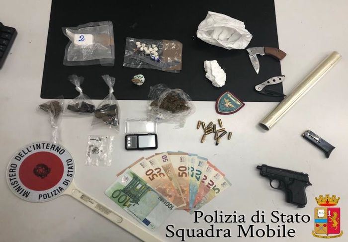 Spaccio di droga e armi detenute illegalmente, tre arresti nel Vulture