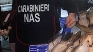 Vendevano pesce avariato, denunciati due venditoriScoperta dei carabinieri dopo un controllo con il Nas