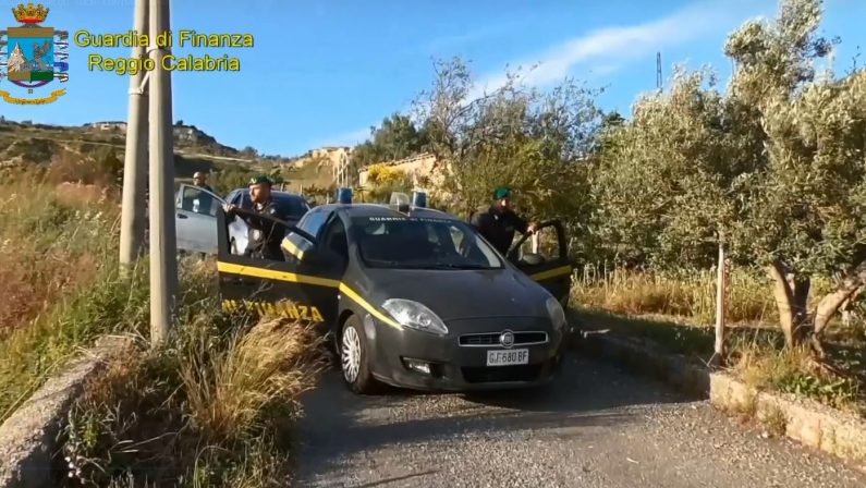 VIDEO - Scoperti falsi braccianti agricoli nel Reggino, tra loro anche un latitante 