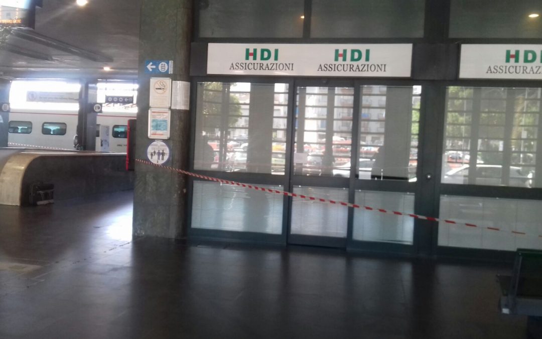 FOTO – Valigia sospetta, chiusa la stazione centrale di Reggio Calabria