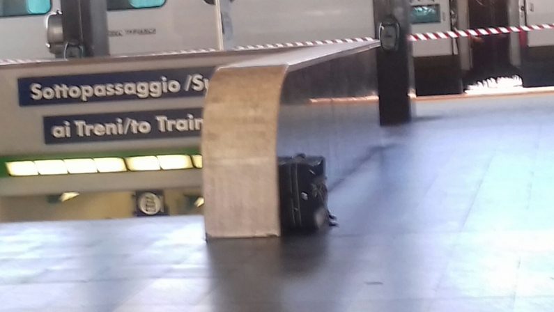 Valigia sospetta, chiusa la stazione centrale di Reggio  Allarme per il bagaglio rinvenuto vicino al sottopasso