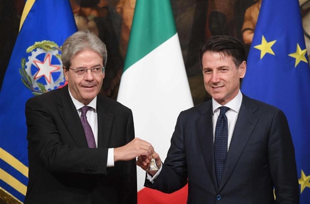 L'ex presidente Gentiloni e il nuovo presidente Conte