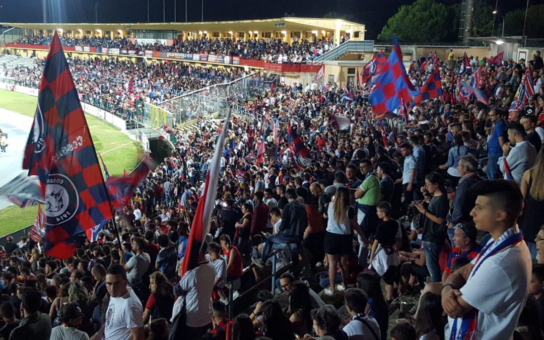 VIDEO – Il Cosenza vola in Serie B  La festa dei tifosi al San Vito-Marulla