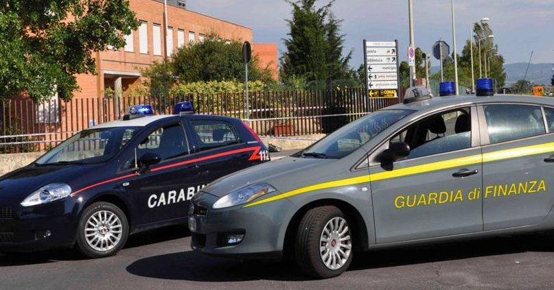 Estorsioni e droga, in corso 25 arresti: operazioni anche nel salernitano