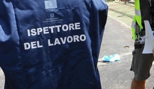 Crotone, scoperti nove lavoratori in nero in tre attivitàSanzioni per migliaia di euro, esercizi commerciali sospesi