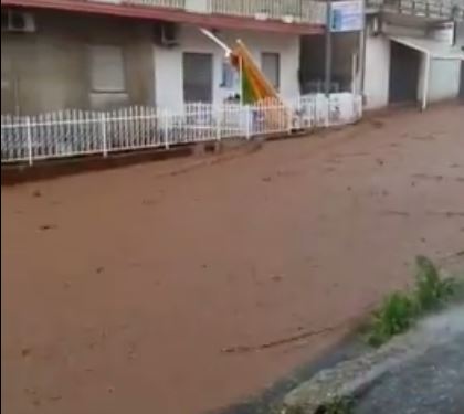 VIDEO - Ondata di maltempo nel ViboneseLe strade trasformate in fiumi in piena