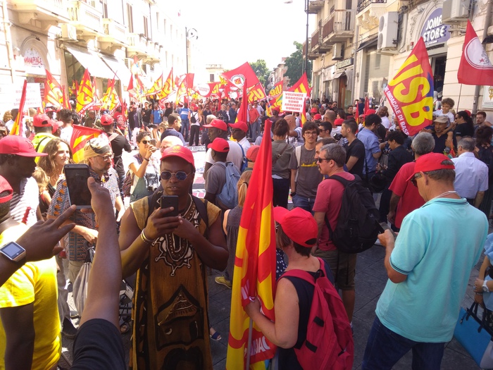 Omicidio Soumaila Sacko, in migliaia in corteo a ReggioSoumahoro: «Attendiamo che il ministro Di Maio ci chiami»