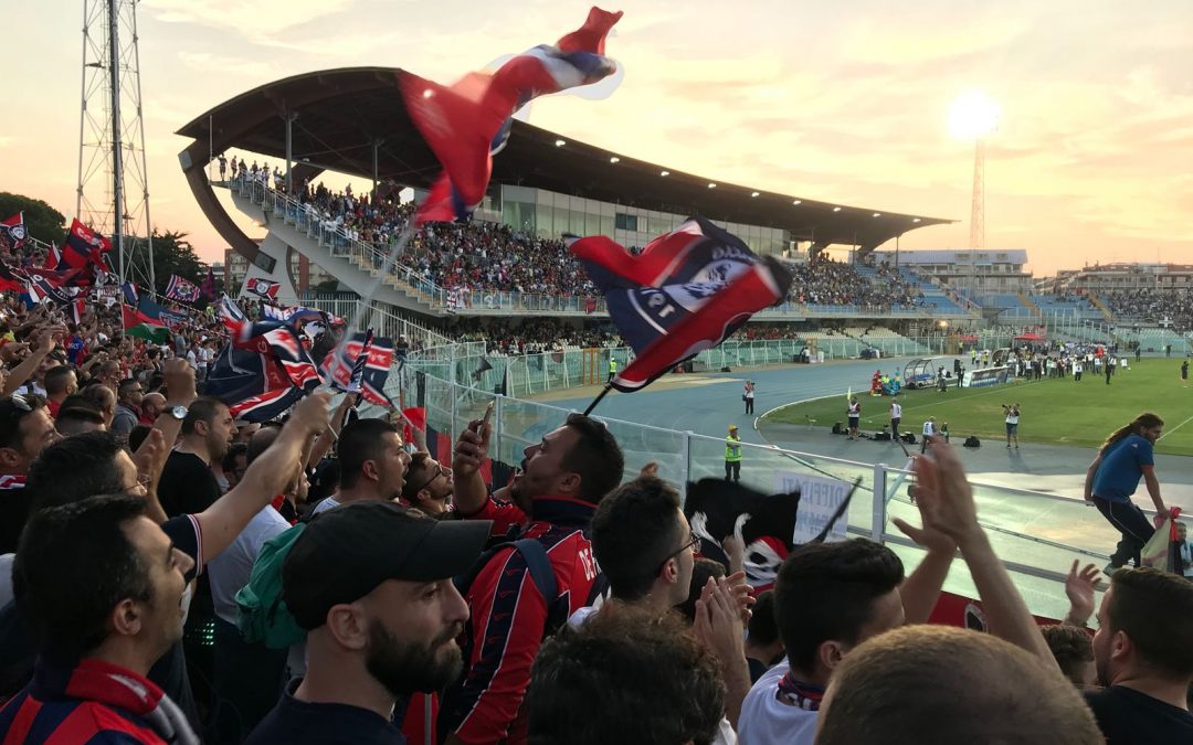 VIDEO – I cori dei tifosi del Cosenza sugli spalti di Pescara per la finale che vale la serie B