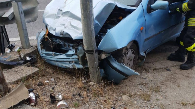 Due incidenti stradali con feriti gravi in CalabriaDonna coinvolta a Lamezia. Statale 106 chiusa a Rossano