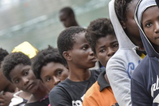 Nuovo sbarco di migranti a Crotone: arrivati in 43, quasi tutti pakistani, trasferite al Sant'Anna