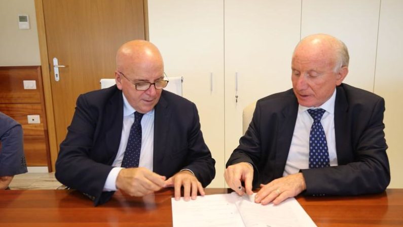 Porti, siglato l'accordo tra le amministrazioniPer gli scali calabresi in arrivo 74 milioni di euro