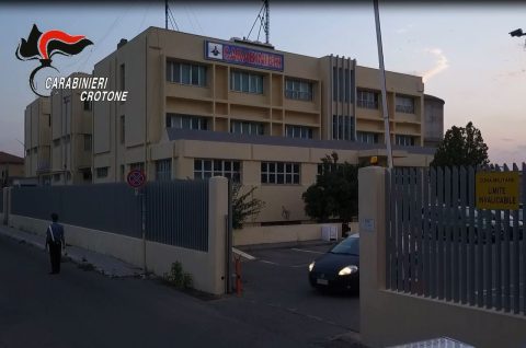 carabinieri crotone_0.JPG