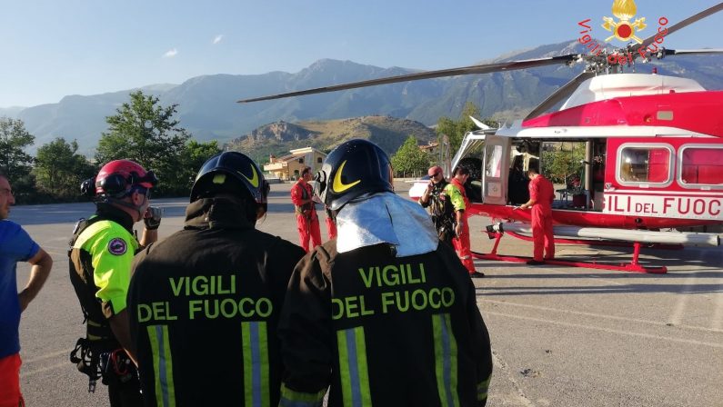 Cade in un dirupo durante una escursioneDonna salvata da un elicottero sul Pollino