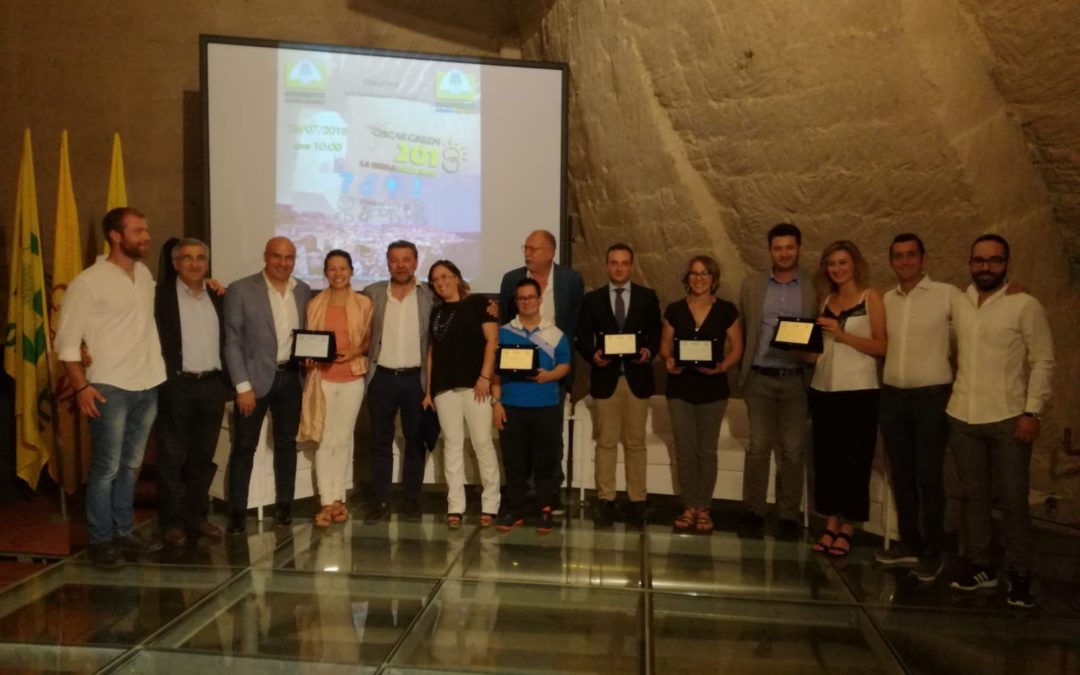 Foto di gruppo per i 6 giovani premiati a Matera per gli Oscar Green 2018 di Coldiretti (foto dalla pagina fb dell'assessore Luca Braia)