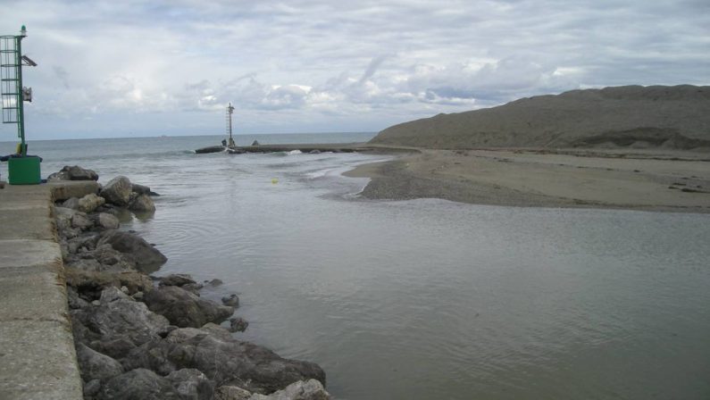 Dissequestrato il canale degli Stombi a SibariUnica via di accesso via mare al complesso dei laghi