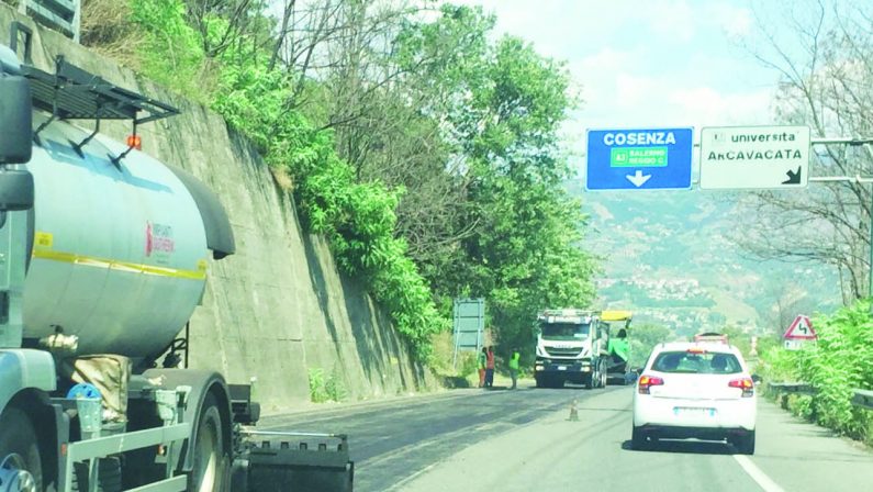 Trascorrere le vacanze in macchina tra lunghe codeLa Calabria fa ancora i conti con traffico e cantieri