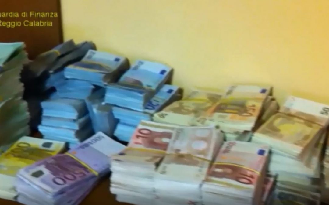 Parte del denaro confiscato