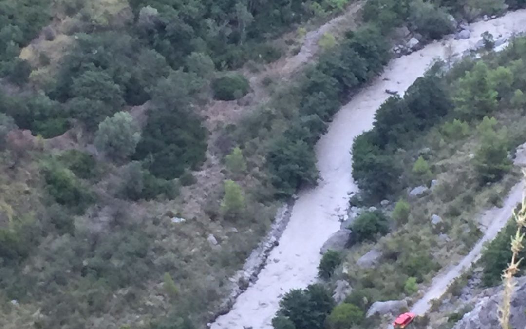 FOTO – Travolti dal torrente in piena, morti tra le gole del Raganello a Civita