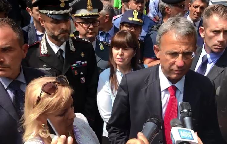 Terra dei fuochi: il Ministro Costa a Napoli: voglio più arresti