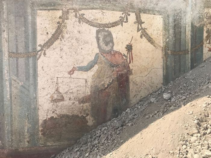 Pompei, da scavi emerge affresco Priapo