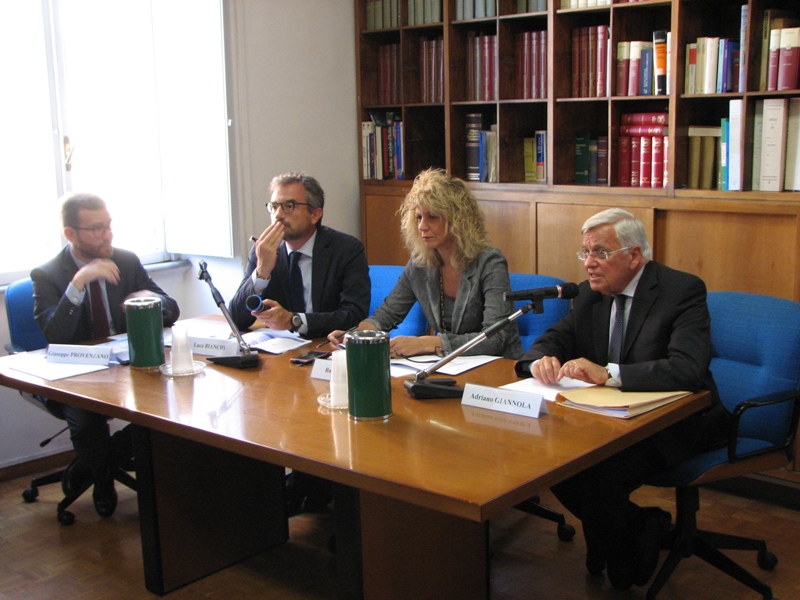 Da sinistra: Giuseppe Provenzano, vicedirettore della Svimez, Luca Bianchi, direttore della Svimez, Barbara Lezzi, ministro per il Sud, Adriano Giannola, presidente della Svimez