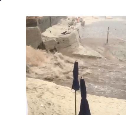 VIDEO - Maltempo nel Vibonese, fiumi di acqua a Tropea: molti i disagi