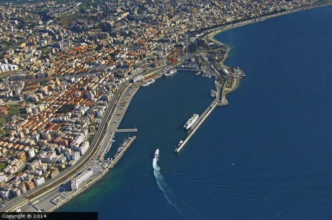 Trasporti, sindaco di Reggio Calabria contro i Tir nel porto: «Faremo barricate»