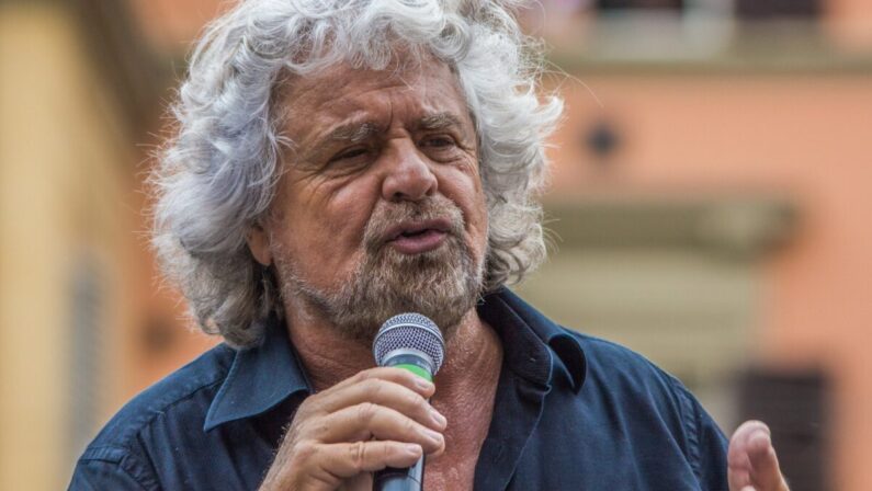 Beppe Grillo a Rende per lo spettacolo “Insomnia”  Attesa per l’esibizione dal vivo dopo dieci anni