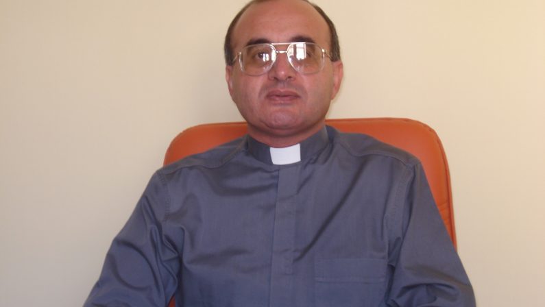 Muore parroco del Vibonese: un infarto a 56 anniLutto nella Chiesa: il sacerdote si è spento nel sonno