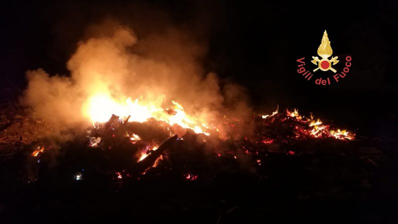 Incendio in un cantiere pubblico nel Reggino, danniVigili del fuoco dal Catanzarese per la chiusura dell'Allaro