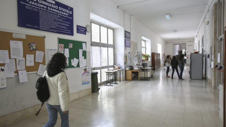 Liceo Sannazaro: arrivano gli ispettori e sit in degli studenti