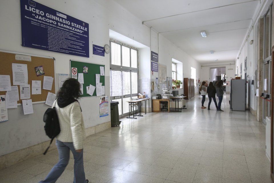 Liceo Sannazaro: arrivano gli ispettori e sit in degli studenti