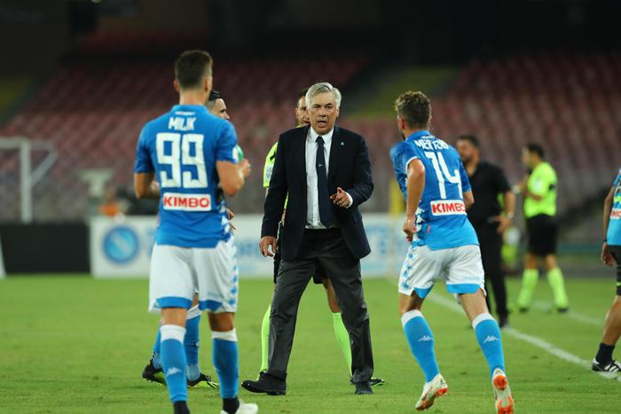 Gran gol Milik, Napoli vince a Cagliari, resta a meno 8 dalla Juve