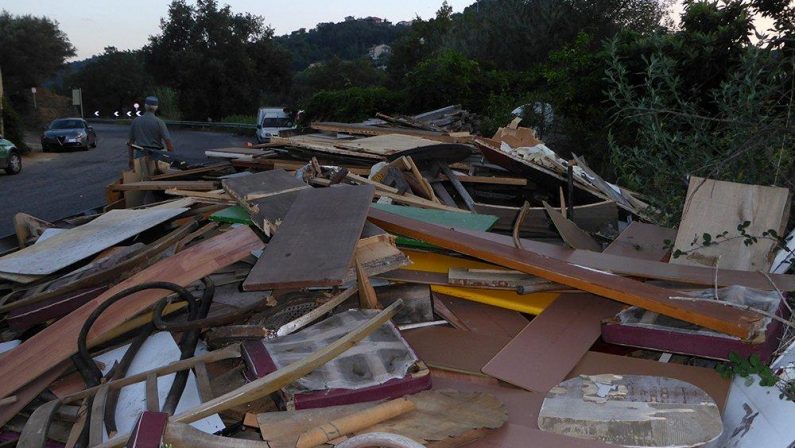 Il forno per il pane alimentato con vecchi mobiliSequestrata attività a Cosenza, due denunce