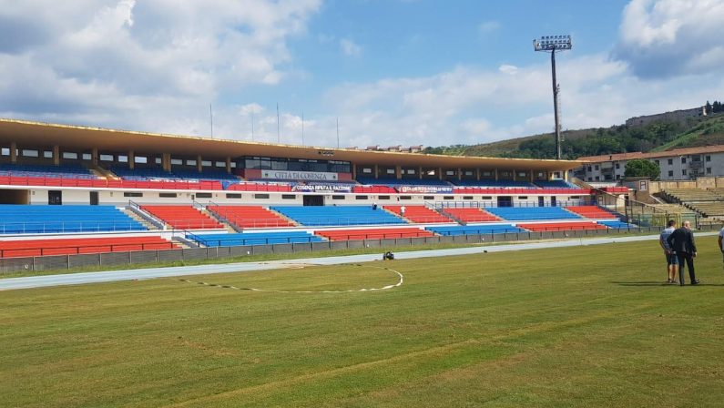 VIDEO - Serie B, il Cosenza per la prima di campionato: file ai botteghini