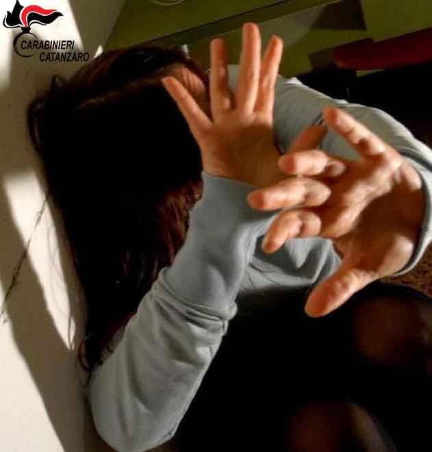 Mesi di umiliazioni e violenza alla moglie, un arresto Le indagini partite dalla denuncia della donna