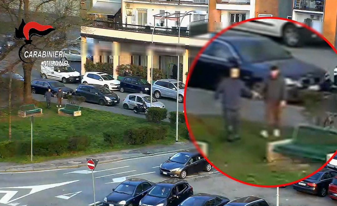 Un episodio di spaccio di droga filmato dagli inquirenti
