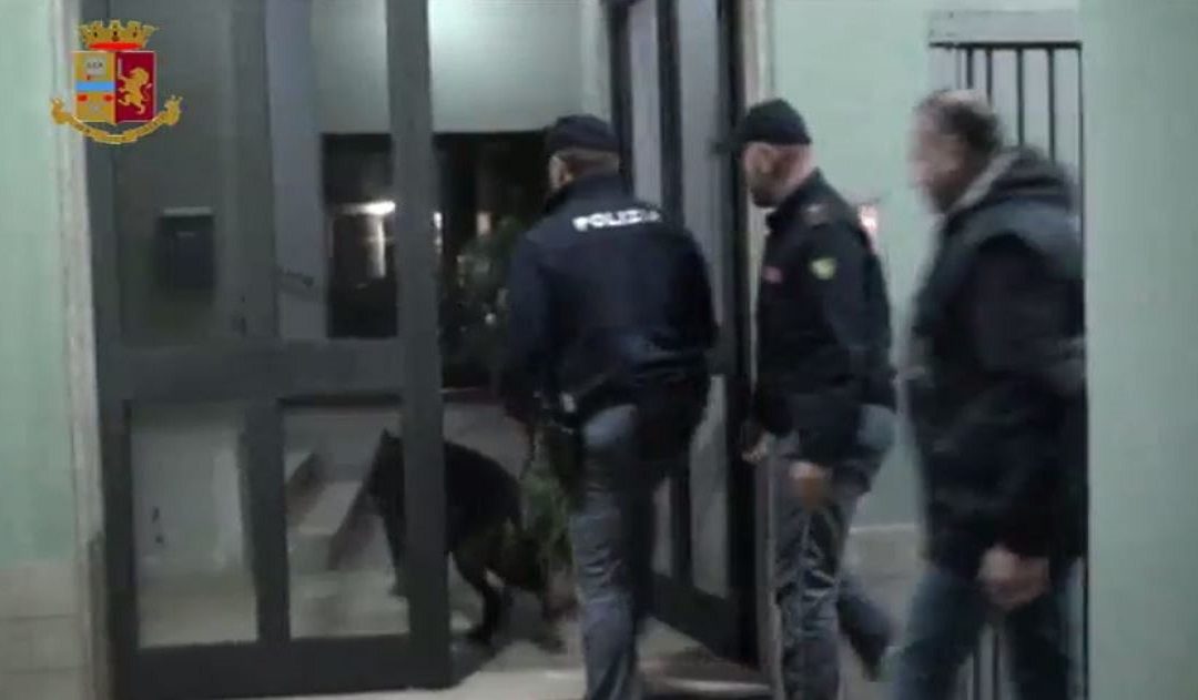 VIDEO – Operazione a Cosenza, 8 ordinanze cautelari  Le immagini del blitz notturno della Polizia