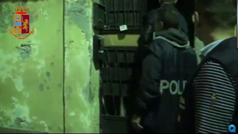 VIDEO - Operazione contro la droga a CosenzaLe immagini del blitz della Polizia