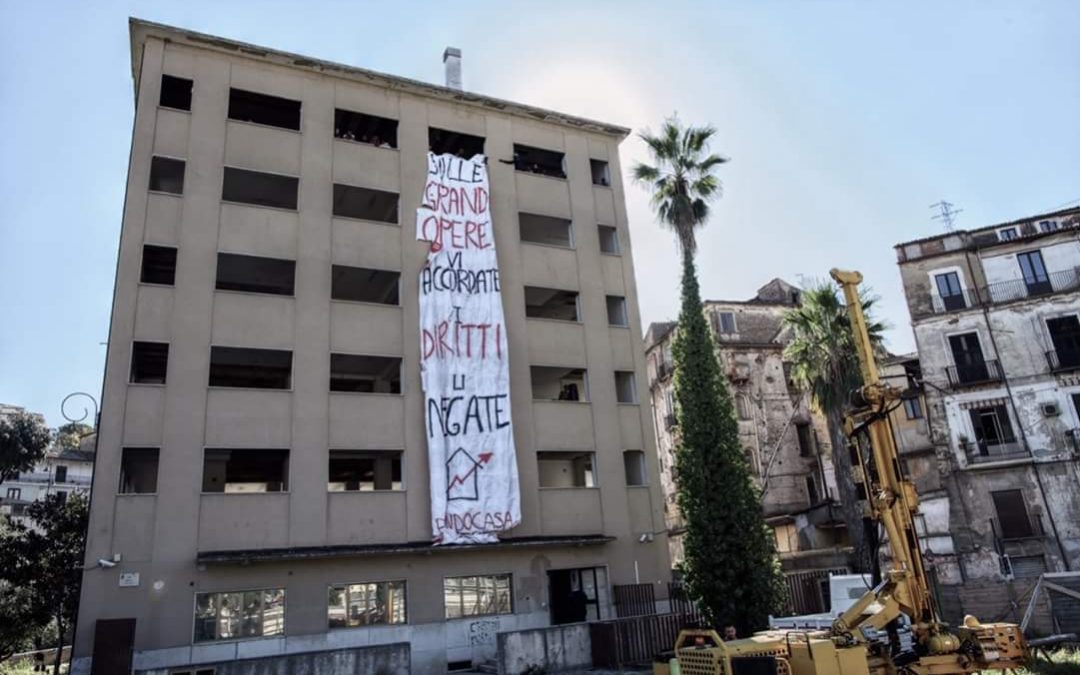 La struttura di Cosenza occupata oggi
