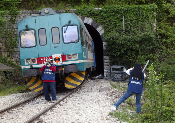 Estintore sui binari, bloccata ferrovia Paola-CosenzaDanneggiato un convoglio regionale in transito