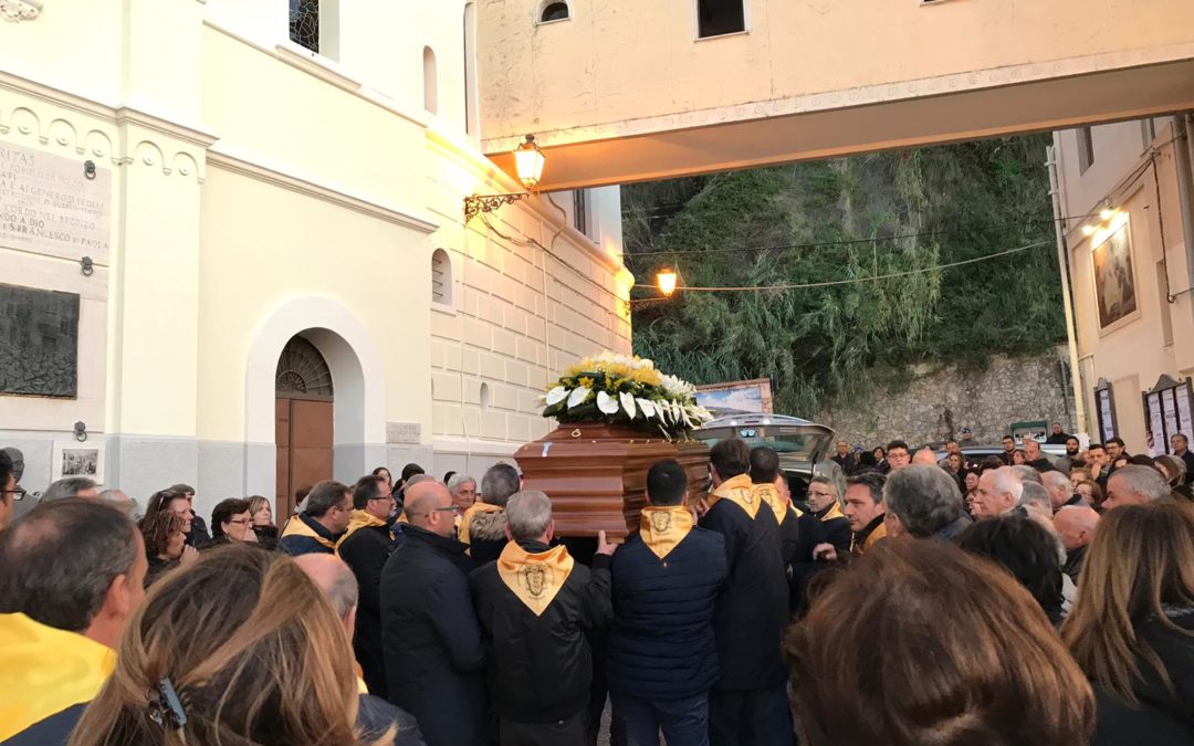 Il feretro di padre Rocco Benvenuto