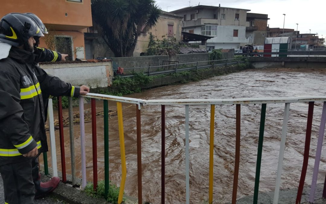 VIDEO – Maltempo, la piena del fiume Budello a Gioia Tauro